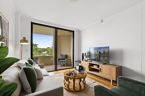 Bright & Spacious Surry Hills Apartment