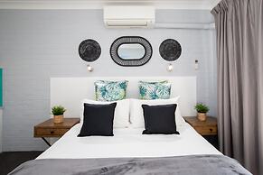 Batemans Bay Studio Escape With Lush Vista