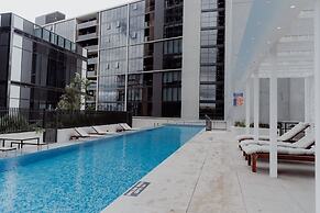 Panoramic Lake View 2-bed With Pool,