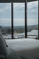 Panoramic Lake View 2-bed With Pool,