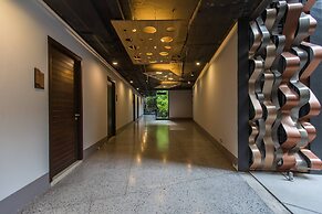 Emerald 412a - Studio With Balcony and Shared Pool