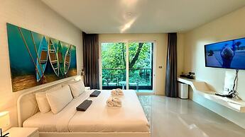 Emerald 412a - Studio With Balcony and Shared Pool