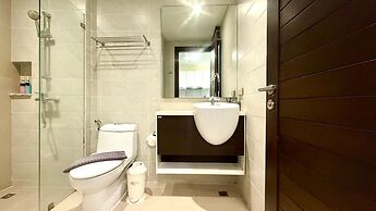 Emerald 412a - Studio With Balcony and Shared Pool