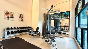 Emerald 412a - Studio With Balcony and Shared Pool