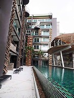 Emerald 412a - Studio With Balcony and Shared Pool