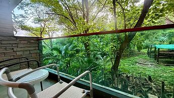 Emerald 412a - Studio With Balcony and Shared Pool