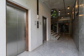 Emerald 412a - Studio With Balcony and Shared Pool