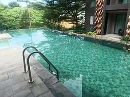 Emerald 412a - Studio With Balcony and Shared Pool