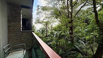 Emerald 412a - Studio With Balcony and Shared Pool