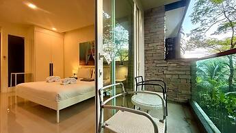 Emerald 412a - Studio With Balcony and Shared Pool