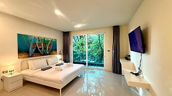 Emerald 412a - Studio With Balcony and Shared Pool