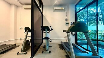 Emerald 412a - Studio With Balcony and Shared Pool