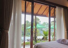 Mina Baturiti Hotel & Resto