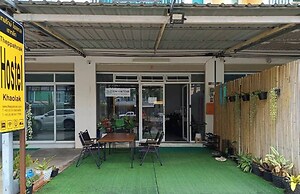Theppahrak Hostel Khaolak