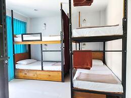 Theppahrak Hostel Khaolak
