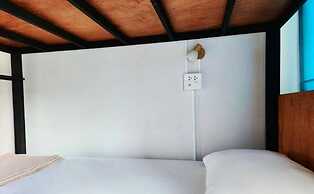 Theppahrak Hostel Khaolak