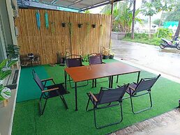 Theppahrak Hostel Khaolak