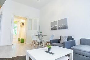 Contemporary 1BR LR Close to Belvedere