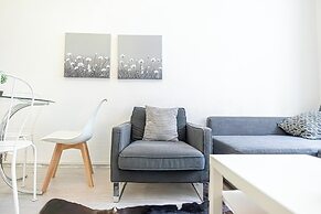 Contemporary 1BR LR Close to Belvedere