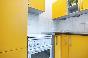 Contemporary 1BR LR Close to Belvedere