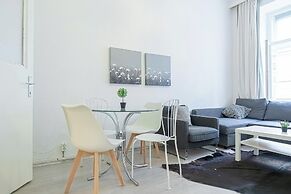 Contemporary 1BR LR Close to Belvedere