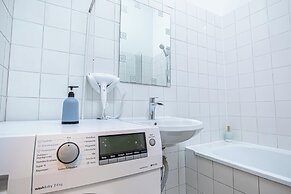 Contemporary 1BR LR Close to Belvedere