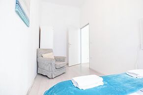 Contemporary 1BR LR Close to Belvedere