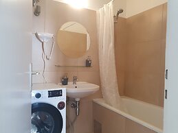 Modern 2BR Apartment Near Rennweg