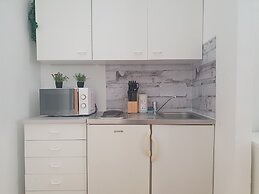 Modern 2BR Apartment Near Rennweg