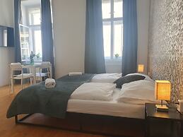 Modern 2BR Apartment Near Rennweg