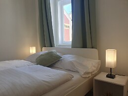 Modern 2BR Apartment Near Rennweg