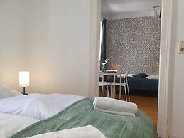 Modern 2BR Apartment Near Rennweg