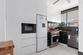Bright Tamarama 2-bed With Balcony Water View