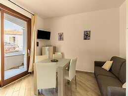 Air-conditioned With Garden and Private Parking