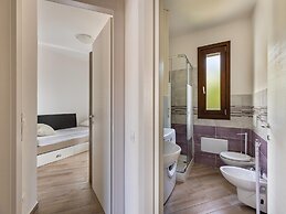 Air-conditioned With Garden and Private Parking