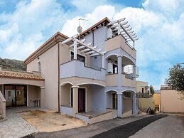 Air-conditioned With Garden and Private Parking