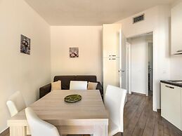 Air-conditioned With Garden and Private Parking