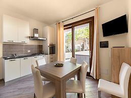 Air-conditioned With Garden and Private Parking