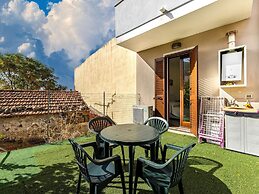 Air-conditioned With Garden and Private Parking