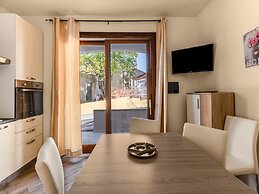 Air-conditioned With Garden and Private Parking