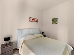 Air-conditioned With Garden and Private Parking