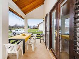 Holiday Home Green Oasis Lika