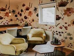 Charming 5-person Bee Lodge in the Woods