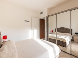 Air-conditioned Apartment With Private Parking