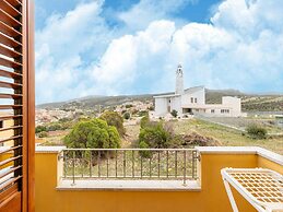 Apartment With air Conditioning and sea Views