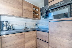 4-person Apartment With Island View
