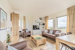 4-person Apartment With Island View
