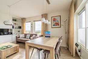 4-person Apartment With Island View