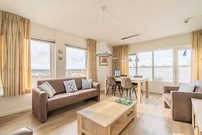 4-person Apartment With Island View