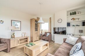 4-person Apartment With Island View